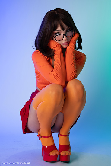Alice Delish sexy cosplay as Velma Dinkley from Scooby Doo cartoon